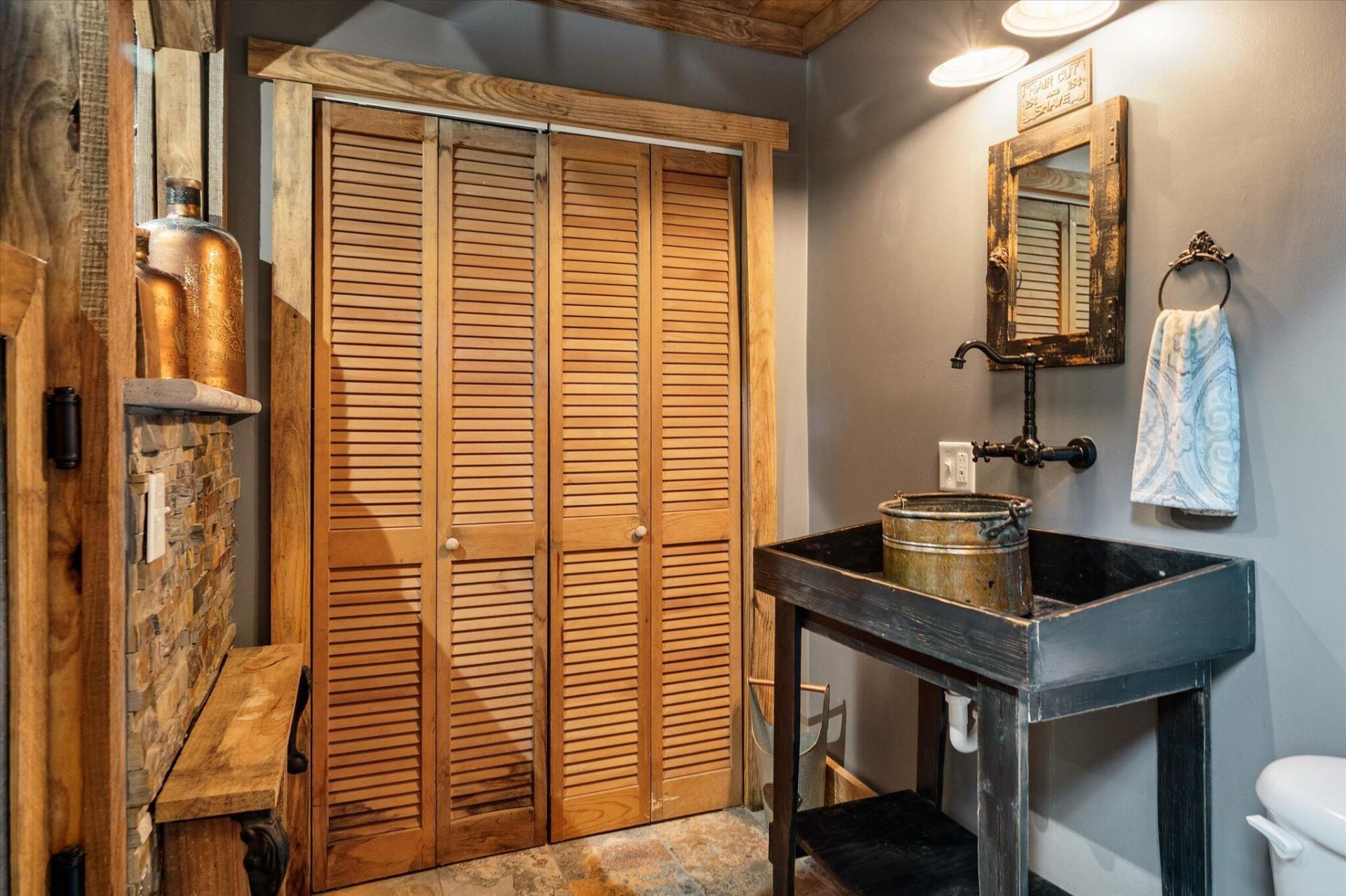 1303 Wichman Street Photo 37