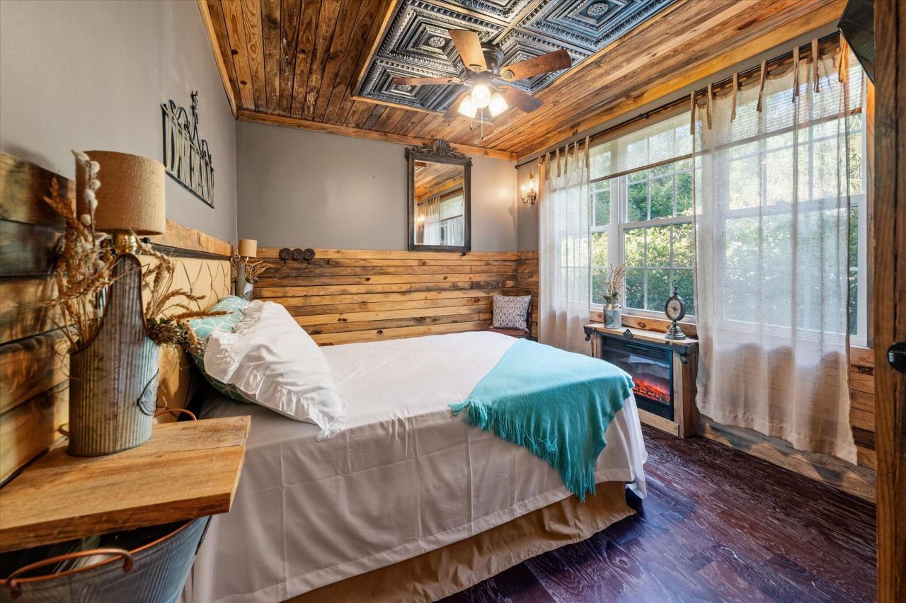 1303 Wichman Street Photo 37