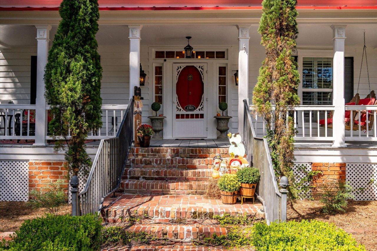 1303 Wichman Street Photo 4