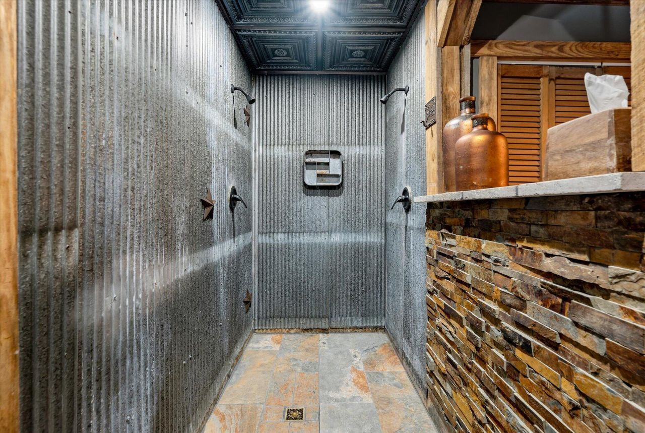 1303 Wichman Street Photo 40