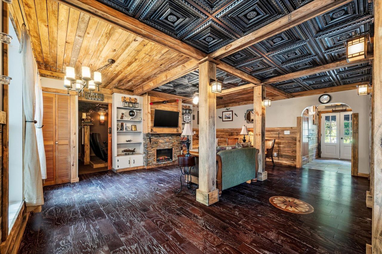 1303 Wichman Street Photo 42