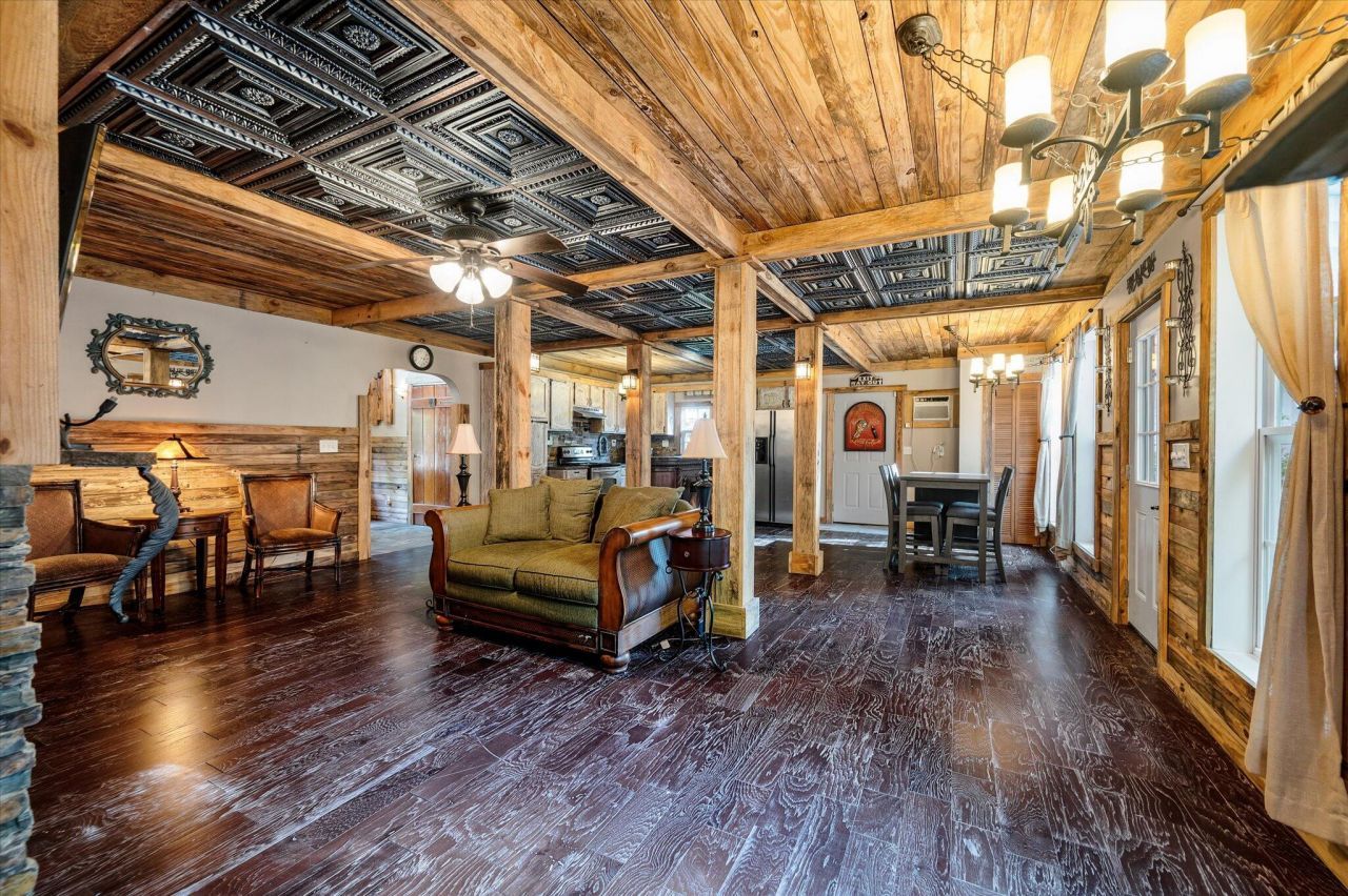 1303 Wichman Street Photo 44