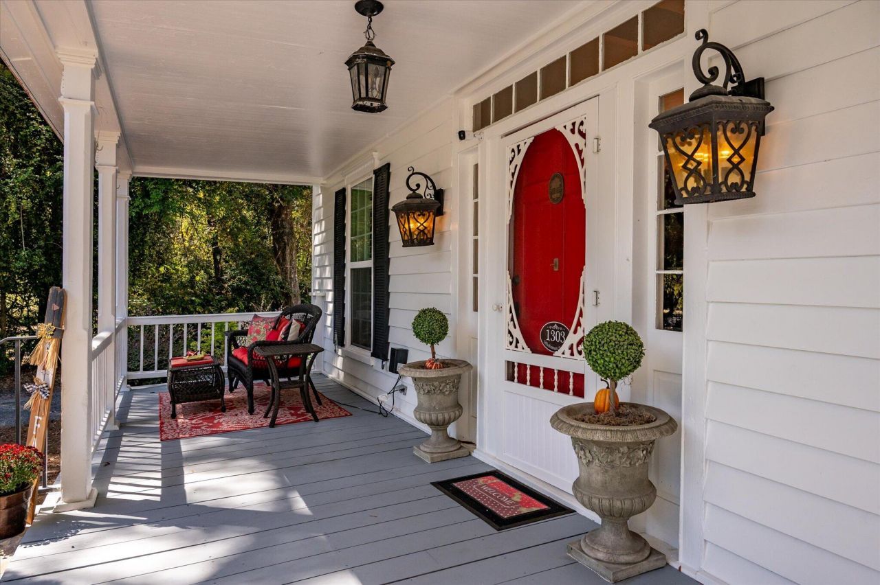 1303 Wichman Street Photo 5