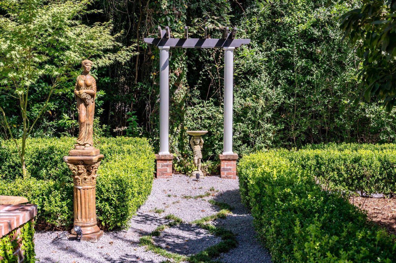 1303 Wichman Street Photo 57