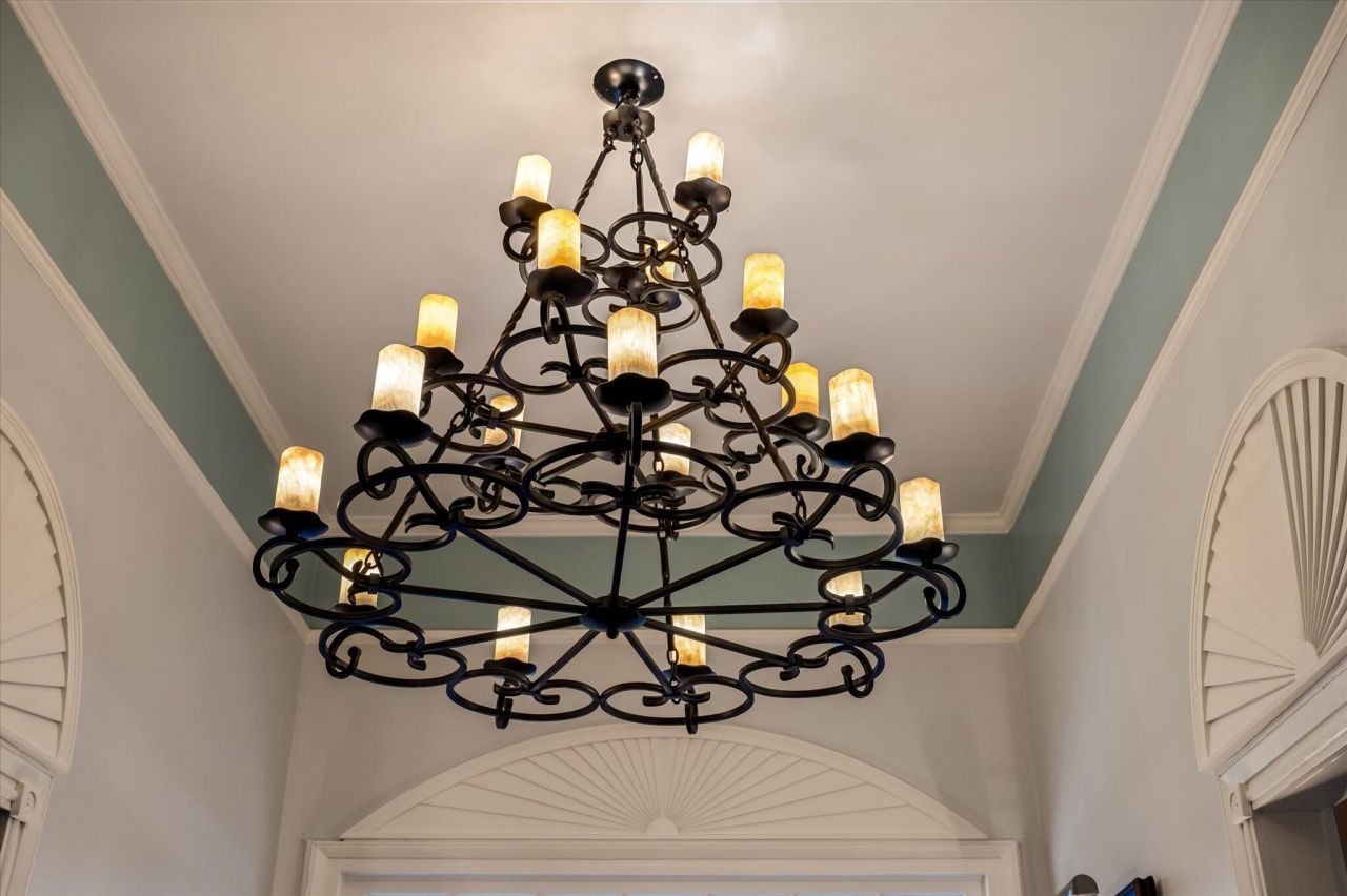 1303 Wichman Street Photo 9