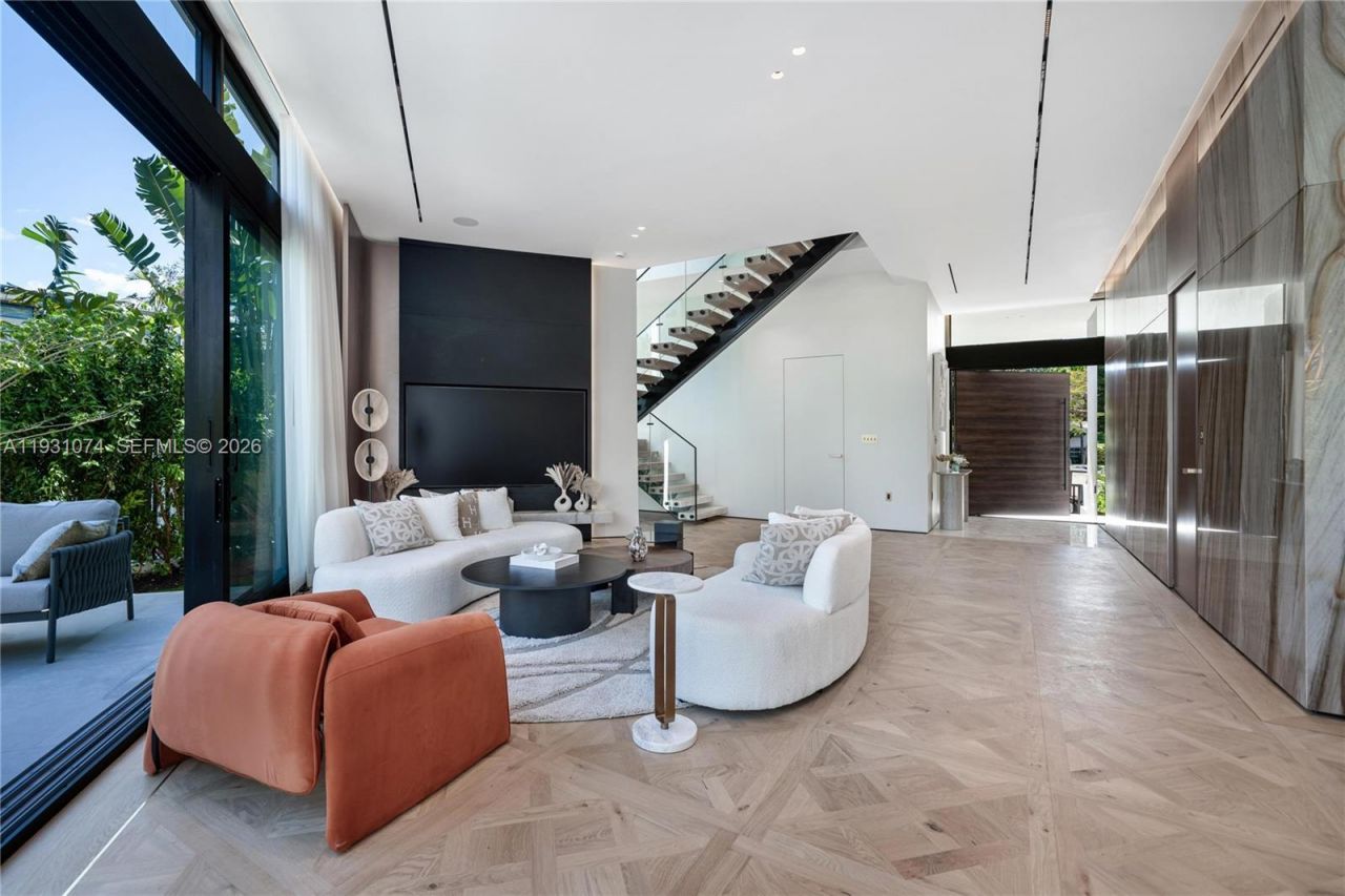 1045 W 47th Ct, Miami Beach, FL 33140 Photo