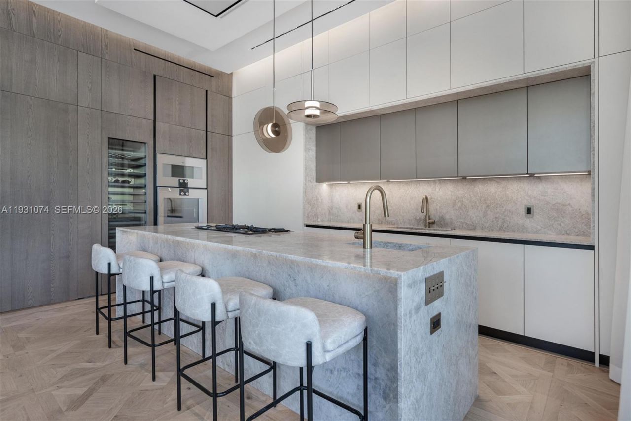 1045 W 47th Ct, Miami Beach, FL 33140 Photo