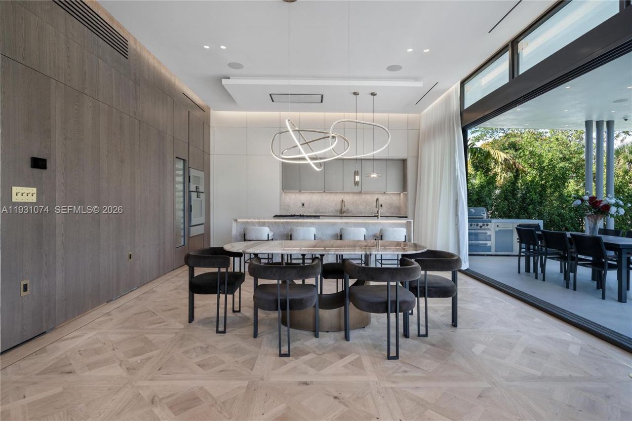 1045 W 47th Ct, Miami Beach, FL 33140 Photo