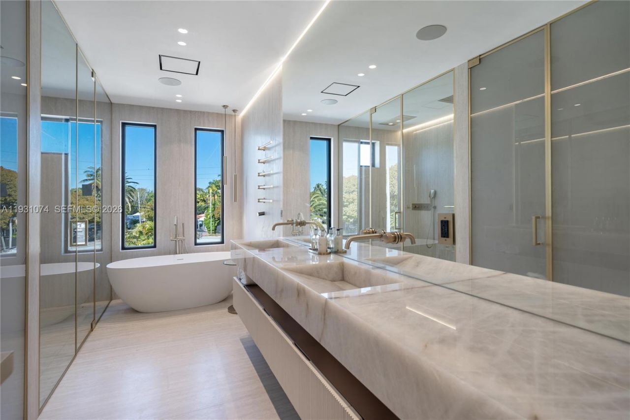 1045 W 47th Ct, Miami Beach, FL 33140 Photo