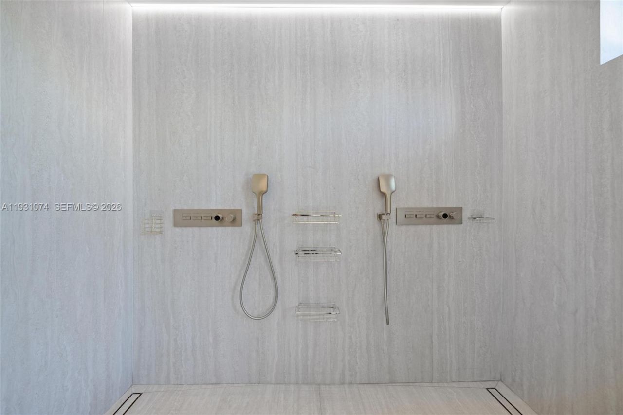 1045 W 47th Ct, Miami Beach, FL 33140 Photo