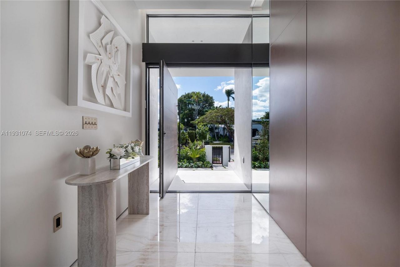 1045 W 47th Ct, Miami Beach, FL 33140 Photo