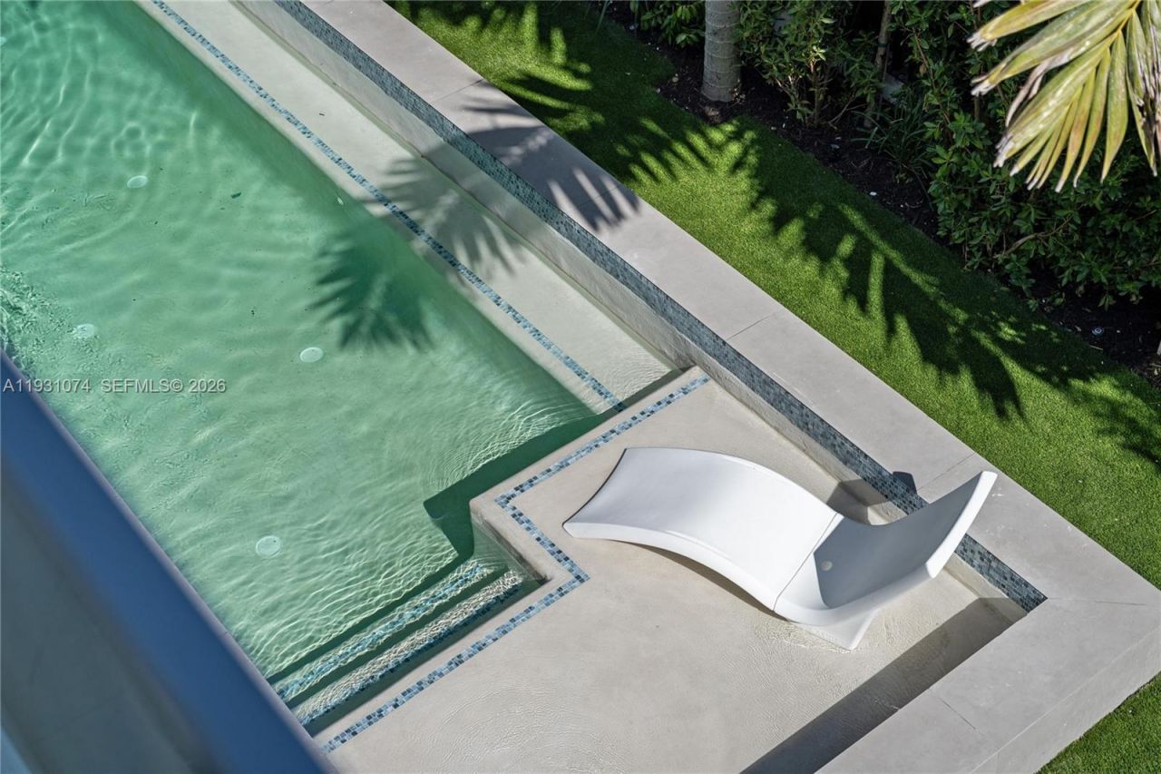 1045 W 47th Ct, Miami Beach, FL 33140 Photo