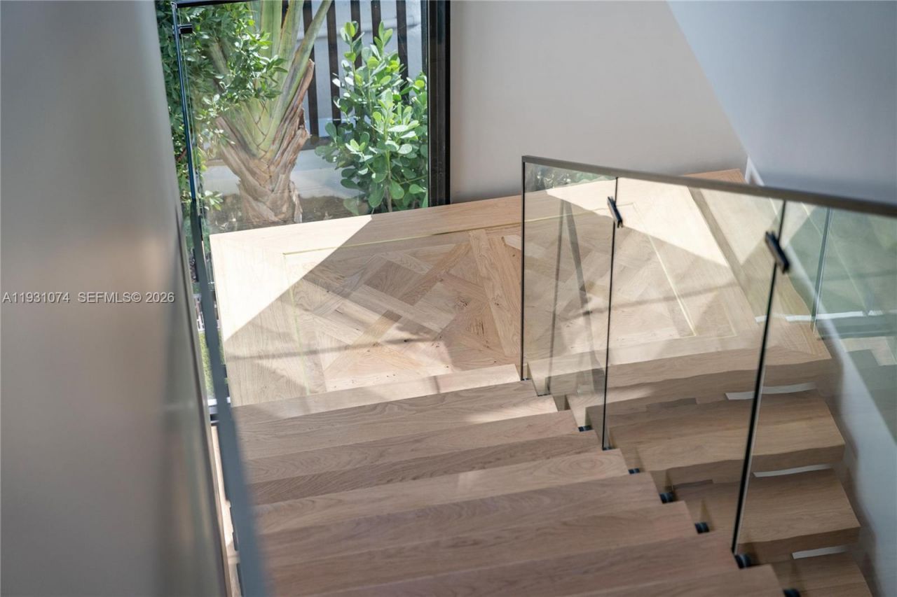 1045 W 47th Ct, Miami Beach, FL 33140 Photo