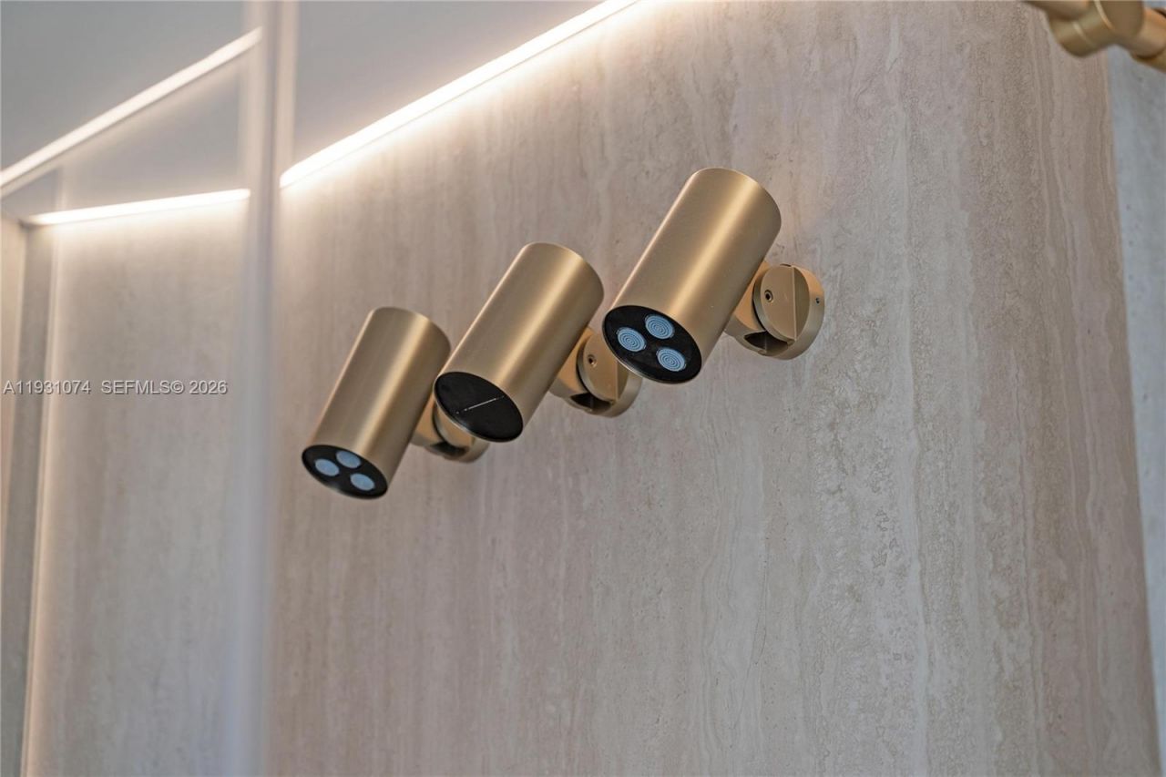 1045 W 47th Ct, Miami Beach, FL 33140 Photo