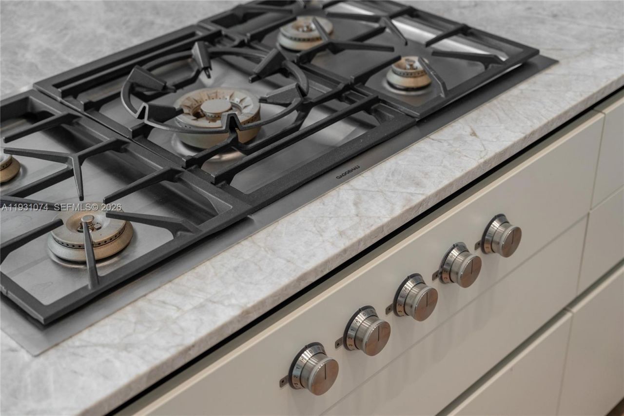 1045 W 47th Ct, Miami Beach, FL 33140 Photo