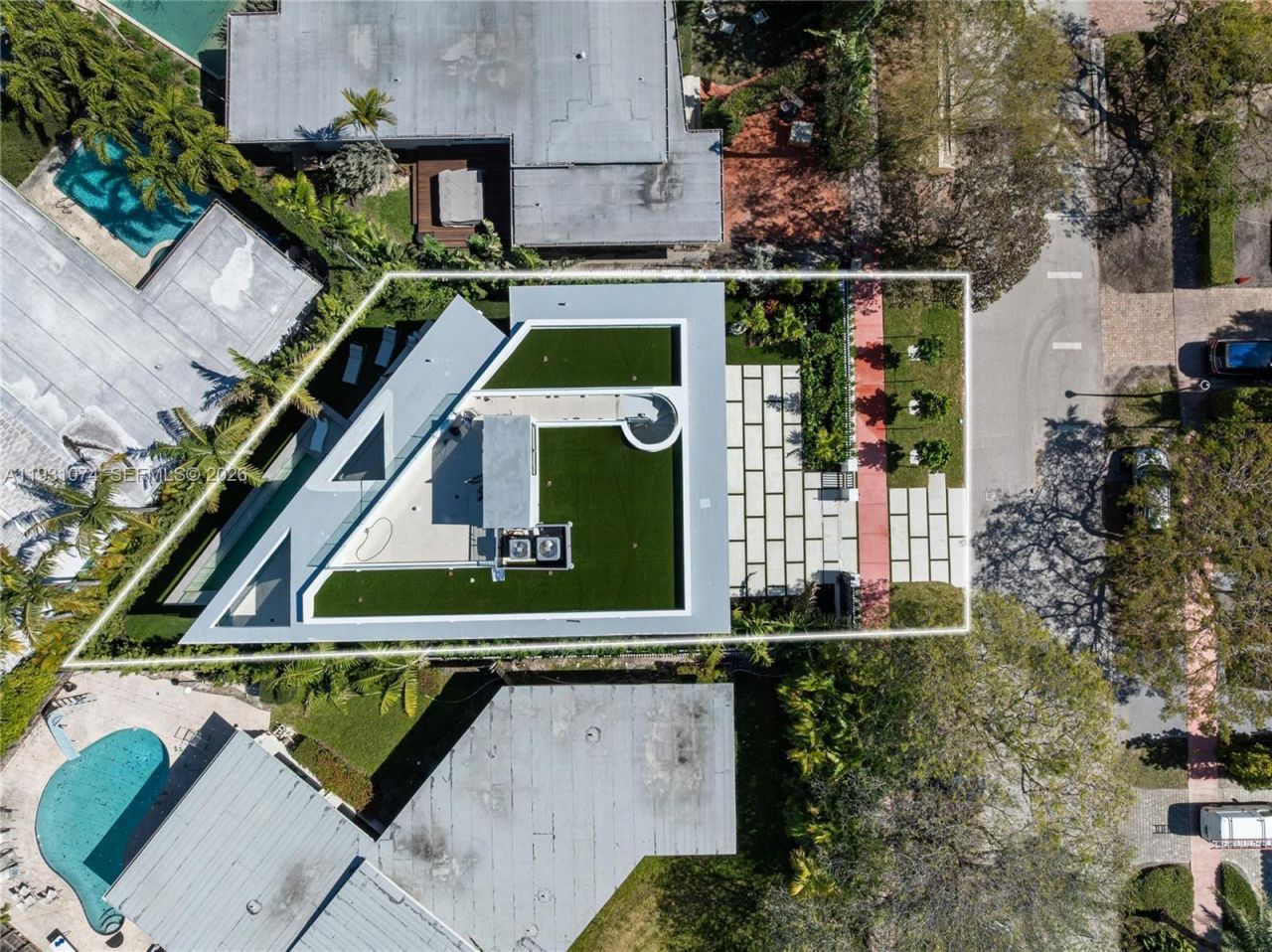 1045 W 47th Ct, Miami Beach, FL 33140 Photo