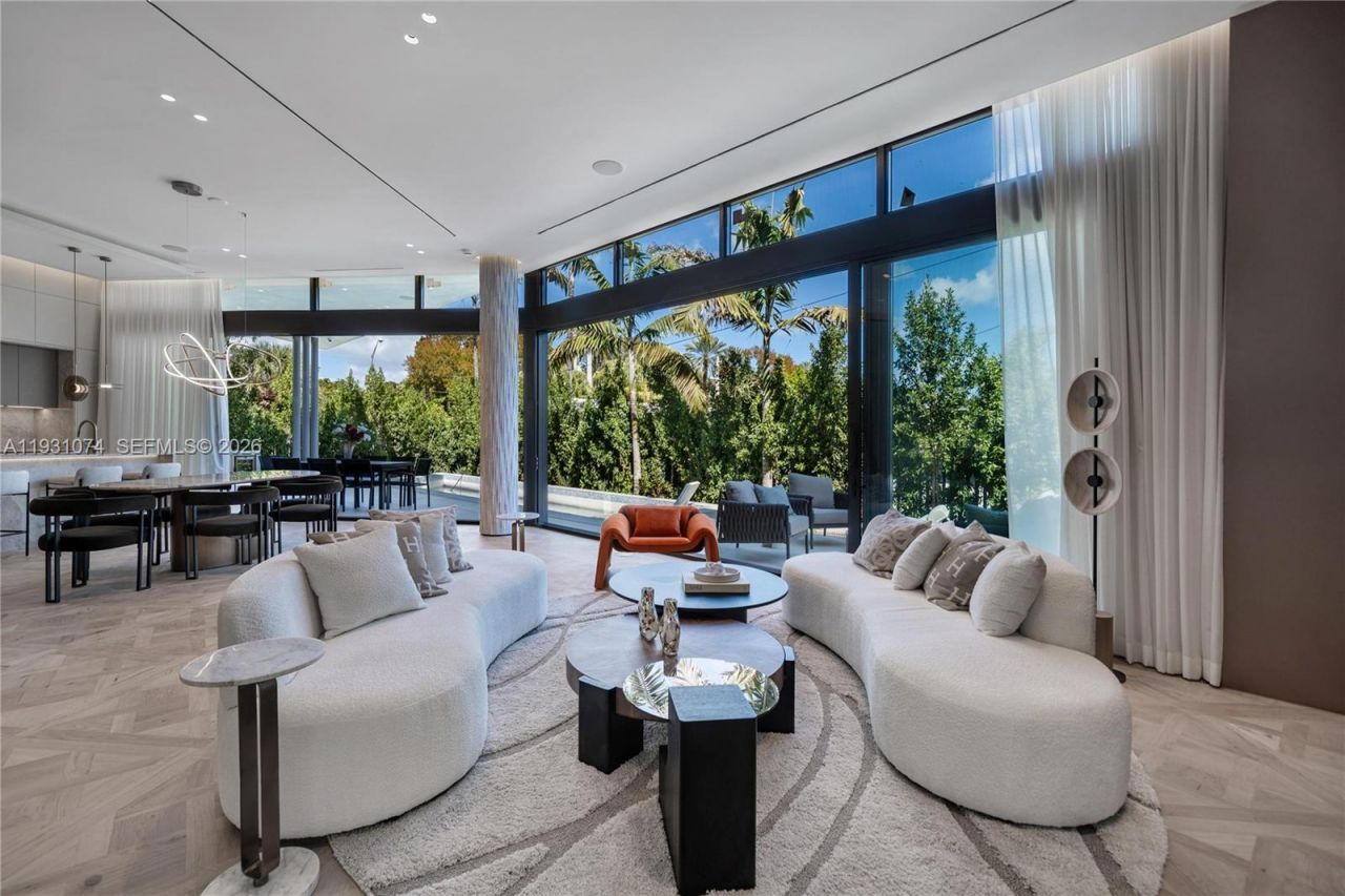 1045 W 47th Ct, Miami Beach, FL 33140 Photo