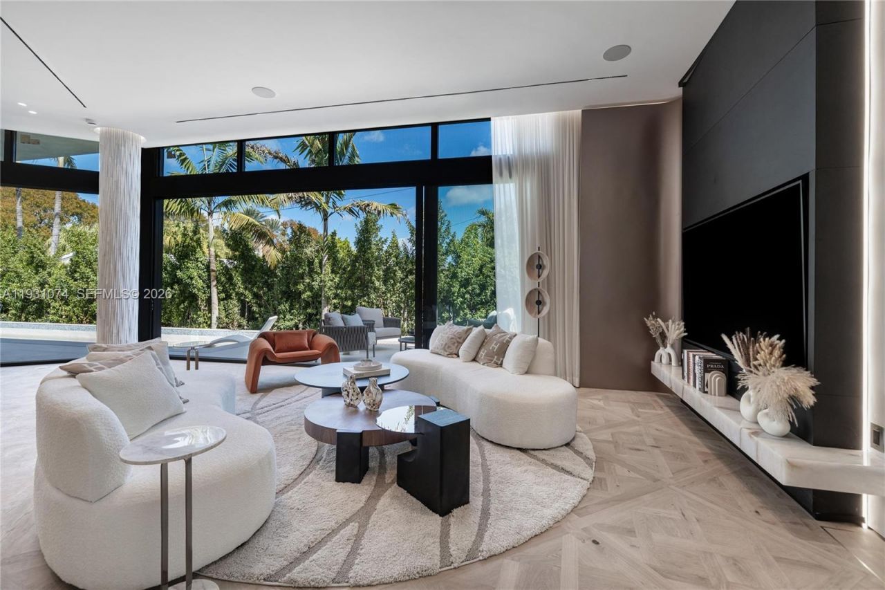 1045 W 47th Ct, Miami Beach, FL 33140 Photo