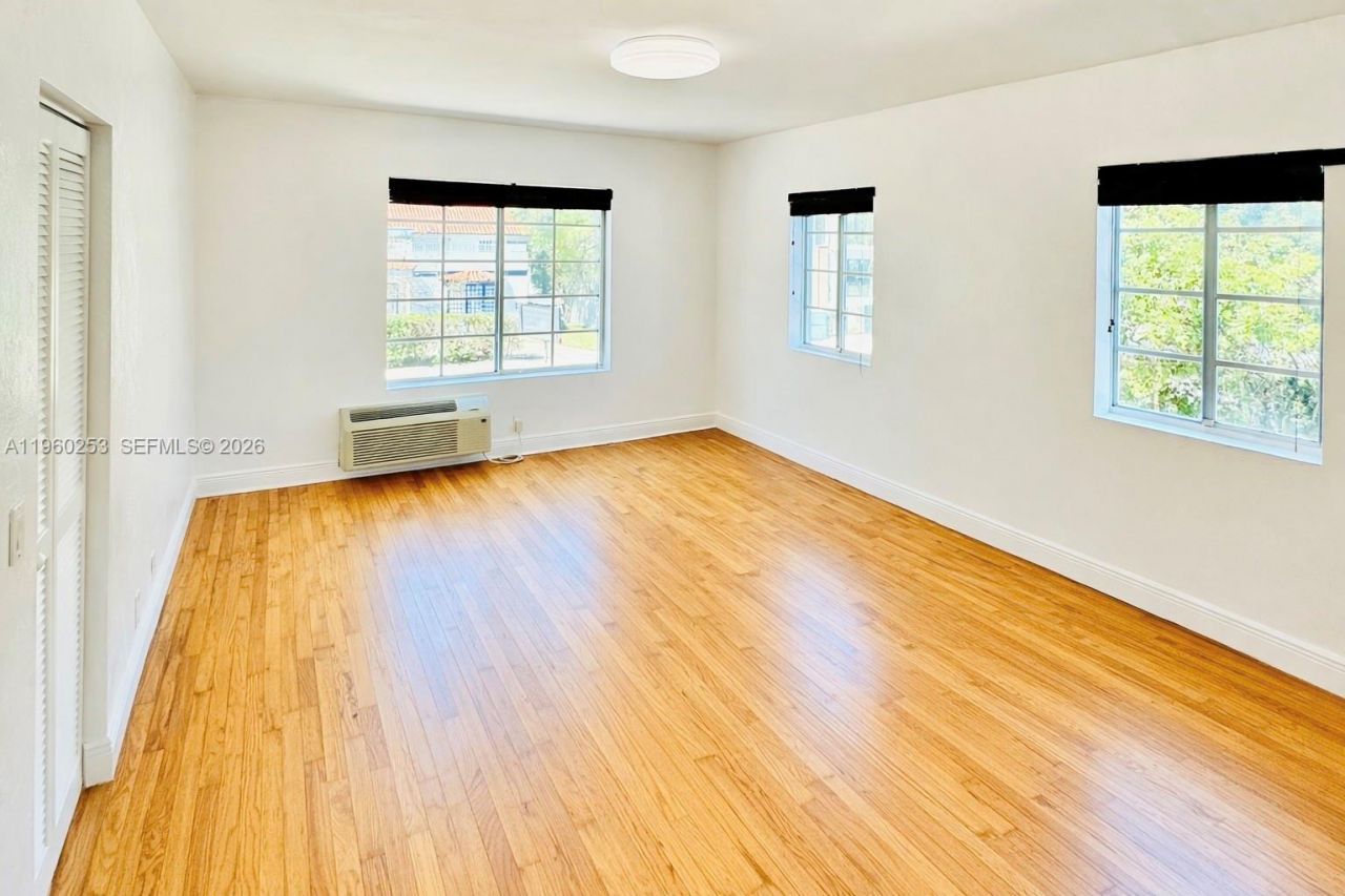 1241 14th St, Unit 8, Miami Beach, FL 33139 Photo