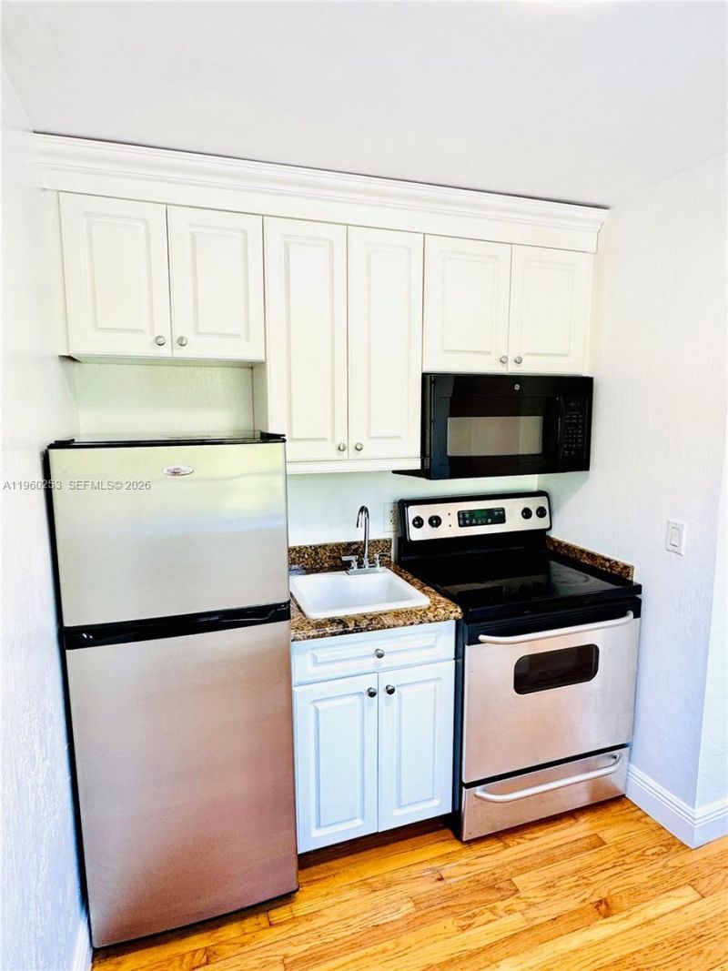 1241 14th St, Unit 8, Miami Beach, FL 33139 Photo