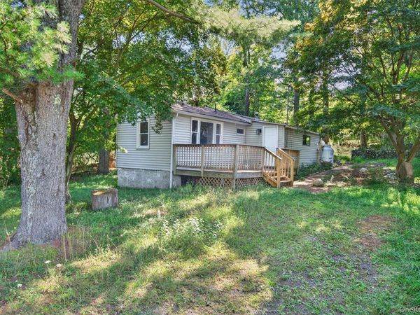 17 Hide Away Lane, Bloomingburg, NY 12721