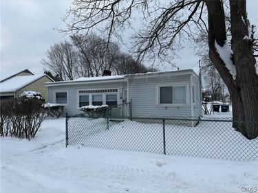 721 Ballantyne Road, Syracuse, NY 13207