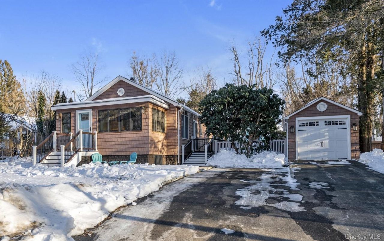 41 Narcissus Road, Kings Park, NY 11754 Main Photo