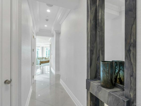 3000 Royal Court, Unit 3306 PH, North Hills, NY 11040