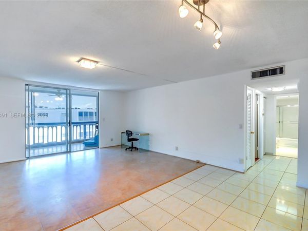 301 NE 14th Ave, Unit 702, Hallandale Beach, FL 33009