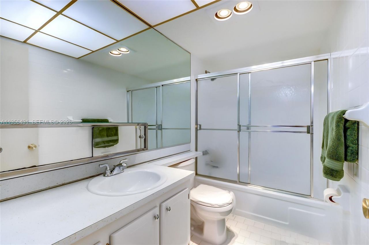 301 NE 14th Ave, Unit 702, Hallandale Beach, FL 33009 Photo