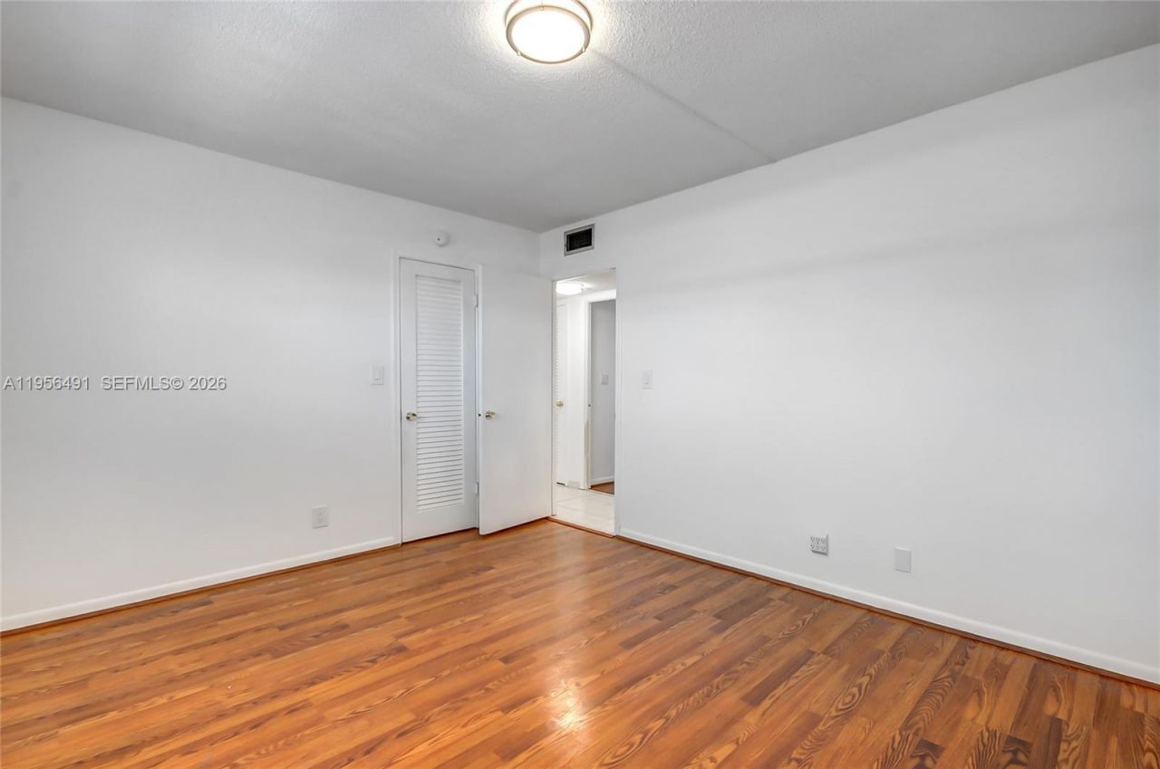 301 NE 14th Ave, Unit 702, Hallandale Beach, FL 33009 Photo