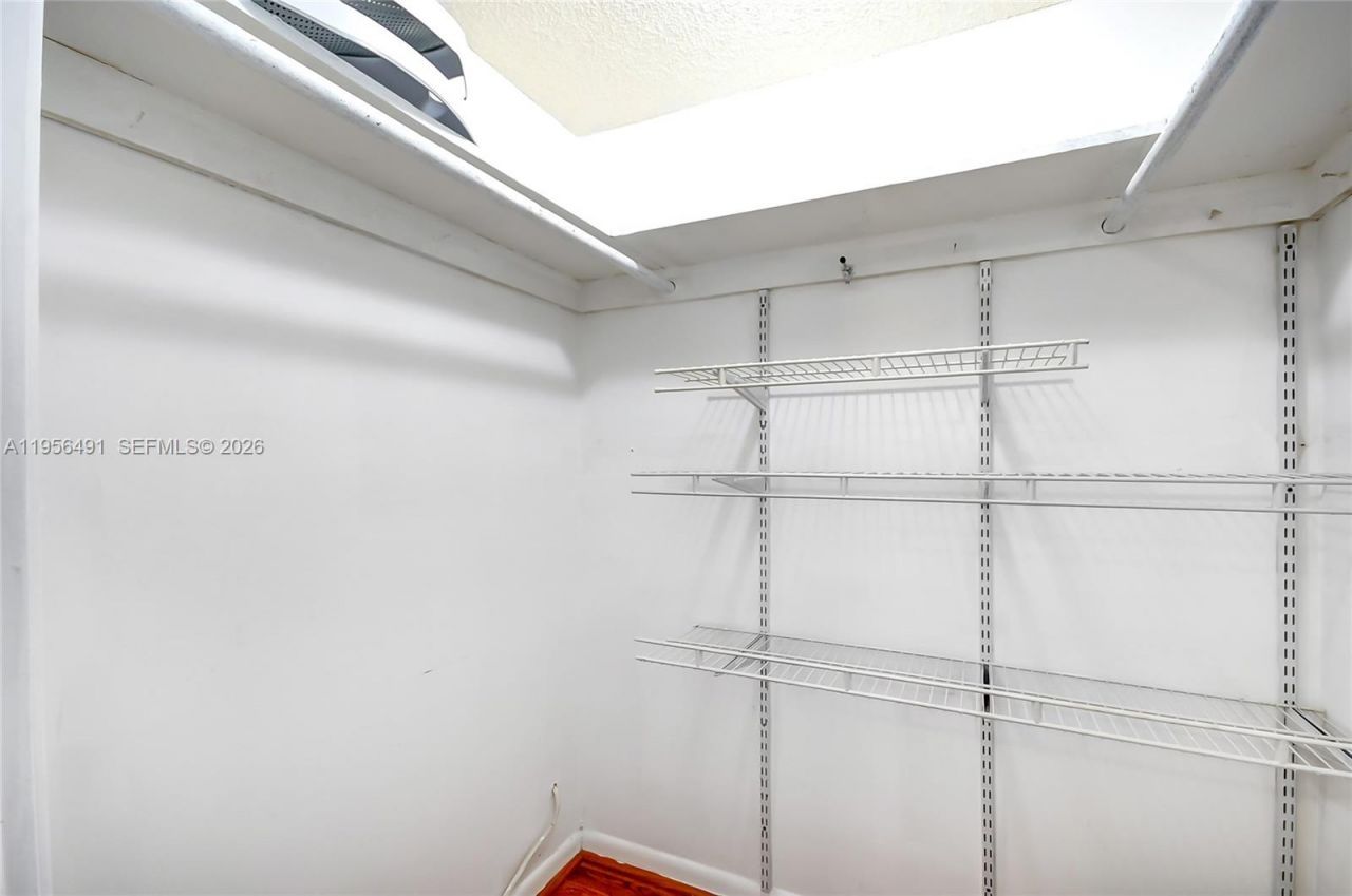 301 NE 14th Ave, Unit 702, Hallandale Beach, FL 33009 Photo