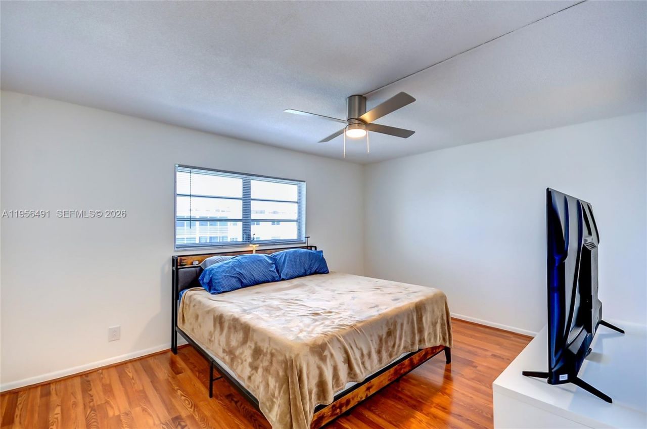 301 NE 14th Ave, Unit 702, Hallandale Beach, FL 33009 Photo