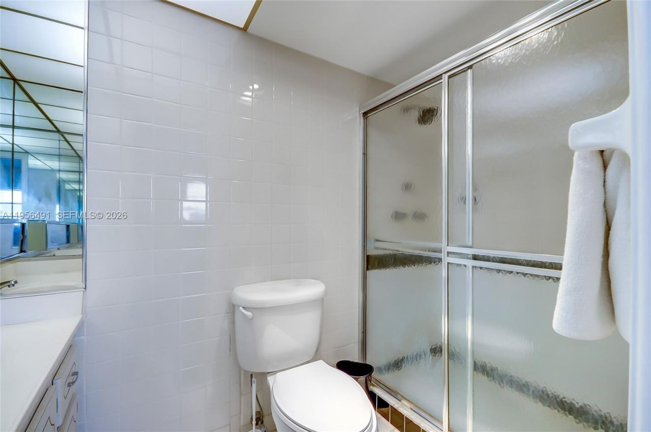 301 NE 14th Ave, Unit 702, Hallandale Beach, FL 33009 Photo