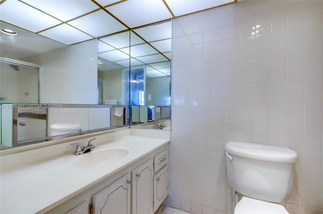 301 NE 14th Ave, Unit 702, Hallandale Beach, FL 33009 Photo