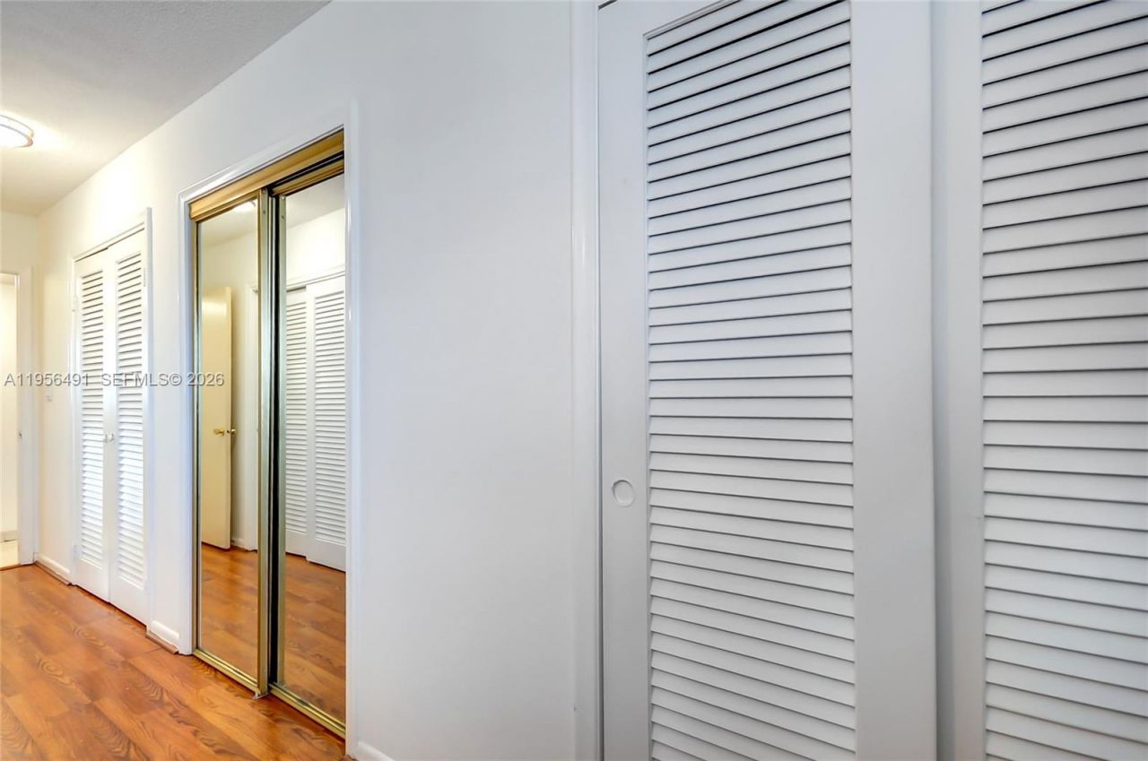 301 NE 14th Ave, Unit 702, Hallandale Beach, FL 33009 Photo