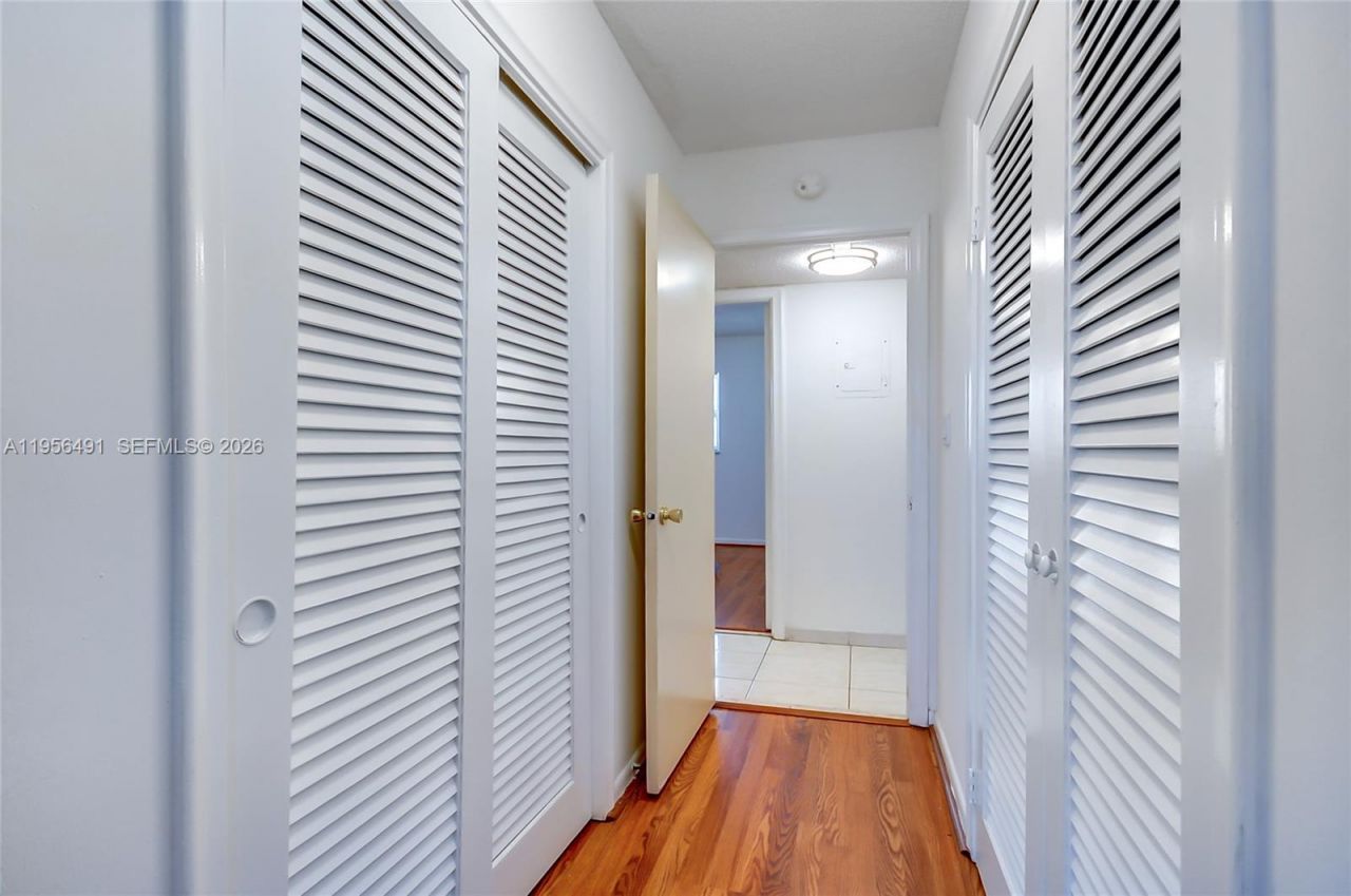 301 NE 14th Ave, Unit 702, Hallandale Beach, FL 33009 Photo