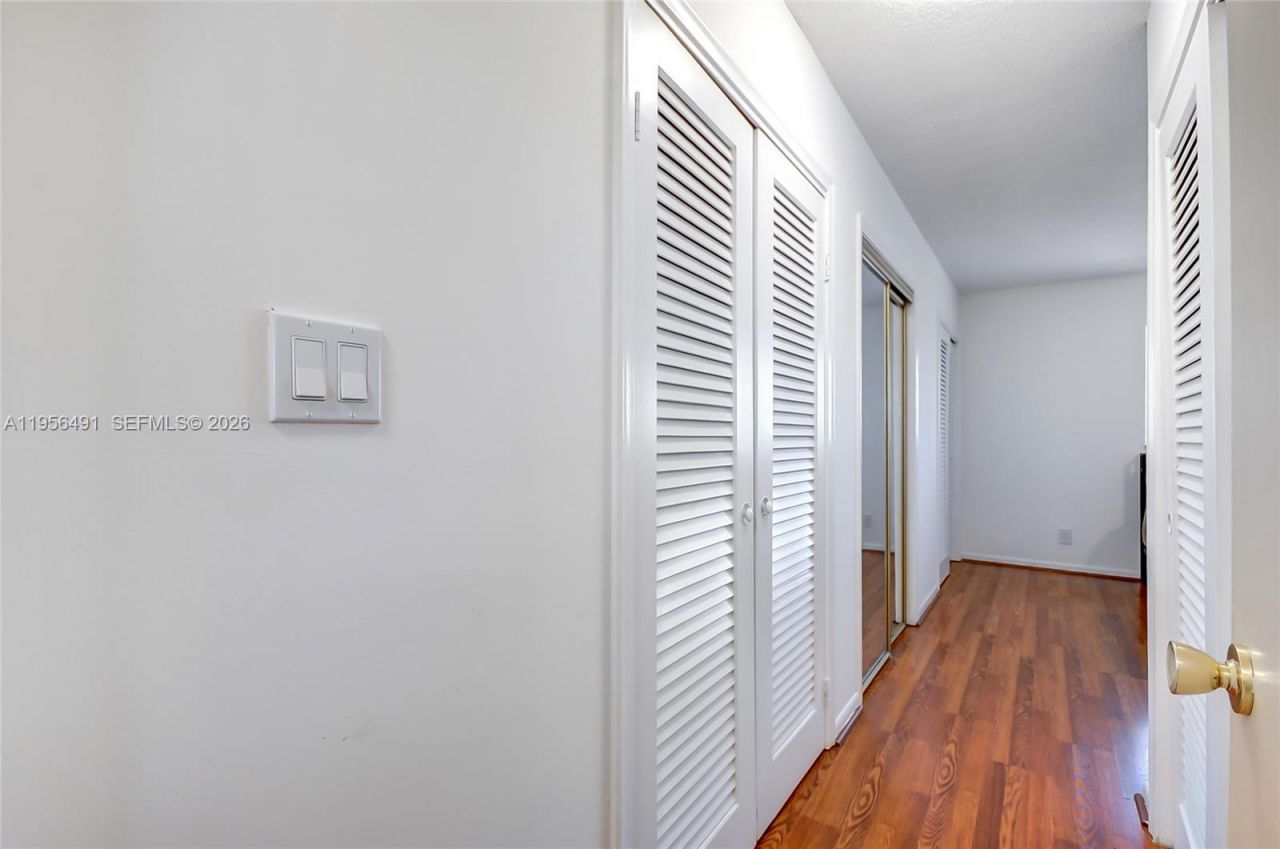 301 NE 14th Ave, Unit 702, Hallandale Beach, FL 33009 Photo