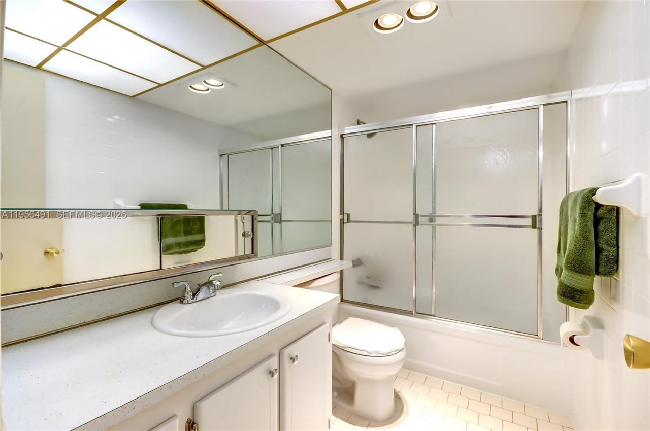 301 NE 14th Ave, Unit 702, Hallandale Beach, FL 33009 Photo