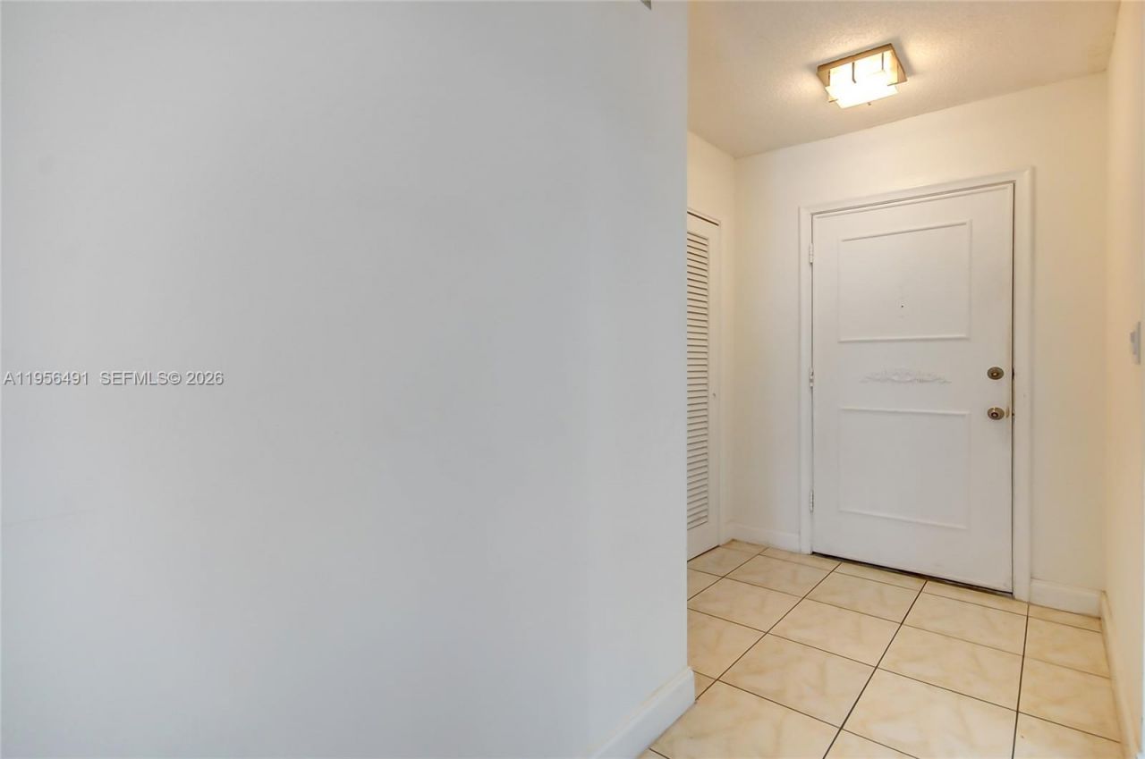 301 NE 14th Ave, Unit 702, Hallandale Beach, FL 33009 Photo