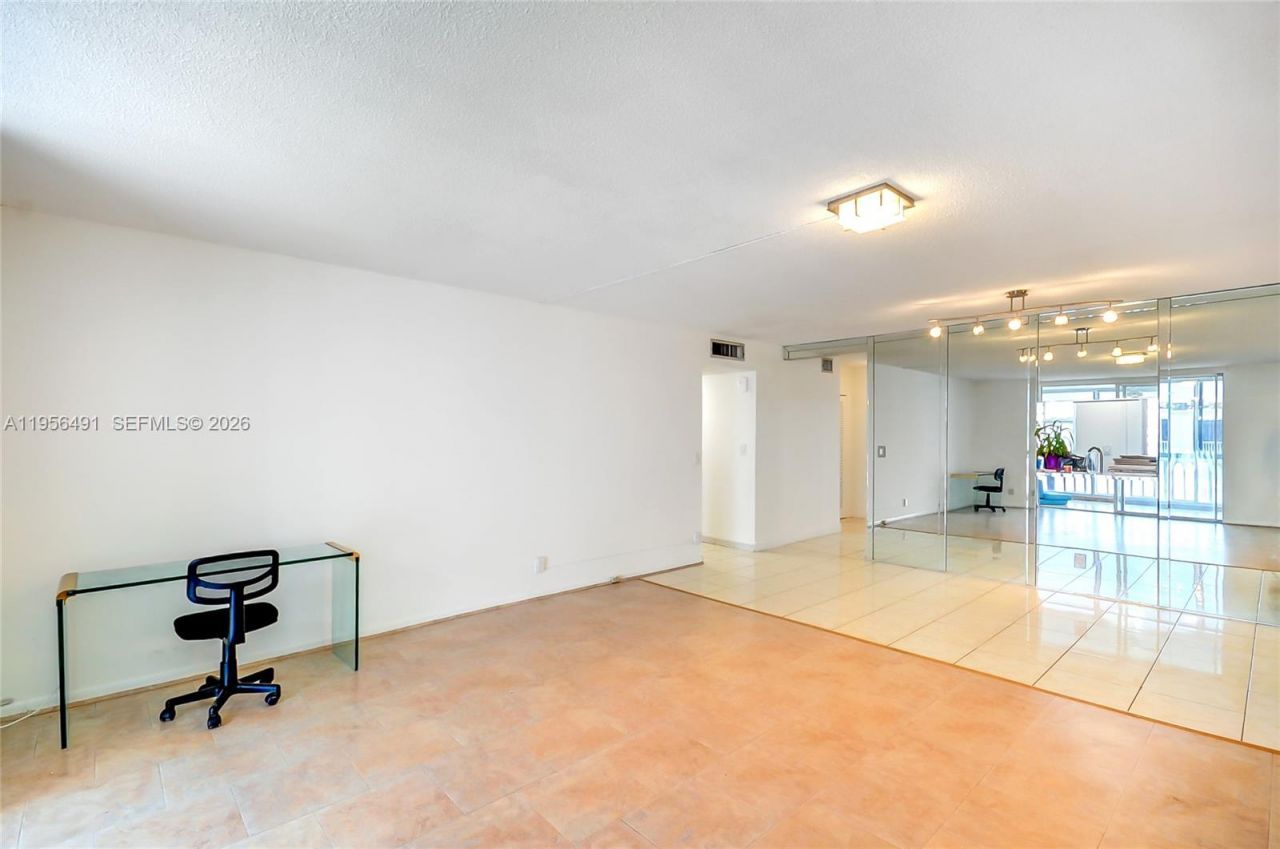 301 NE 14th Ave, Unit 702, Hallandale Beach, FL 33009 Photo