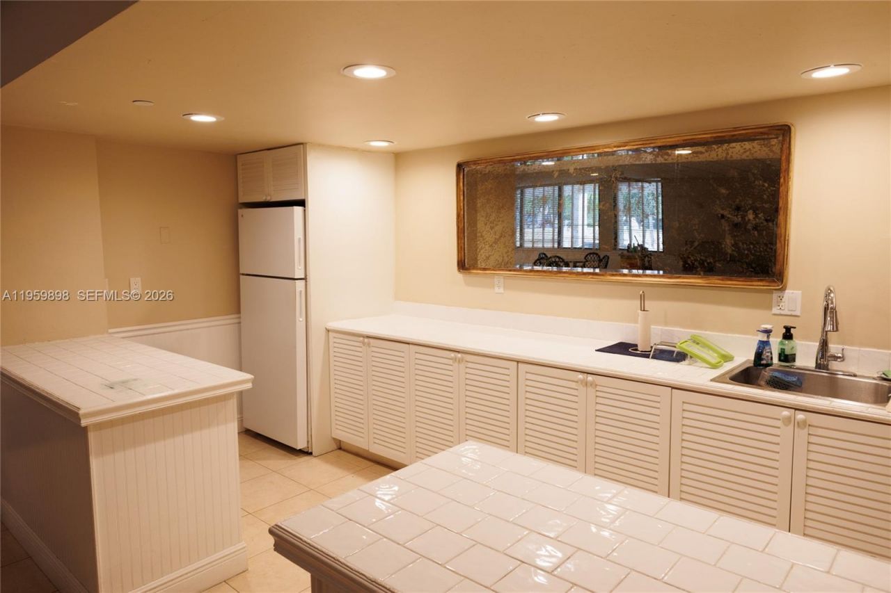 550 Ocean Dr, Unit 8B, Key Biscayne, FL 33149 Photo