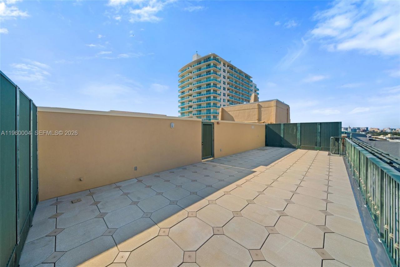 2951 S Bayshore Dr, Unit PH-3, Miami, FL 33133 Photo