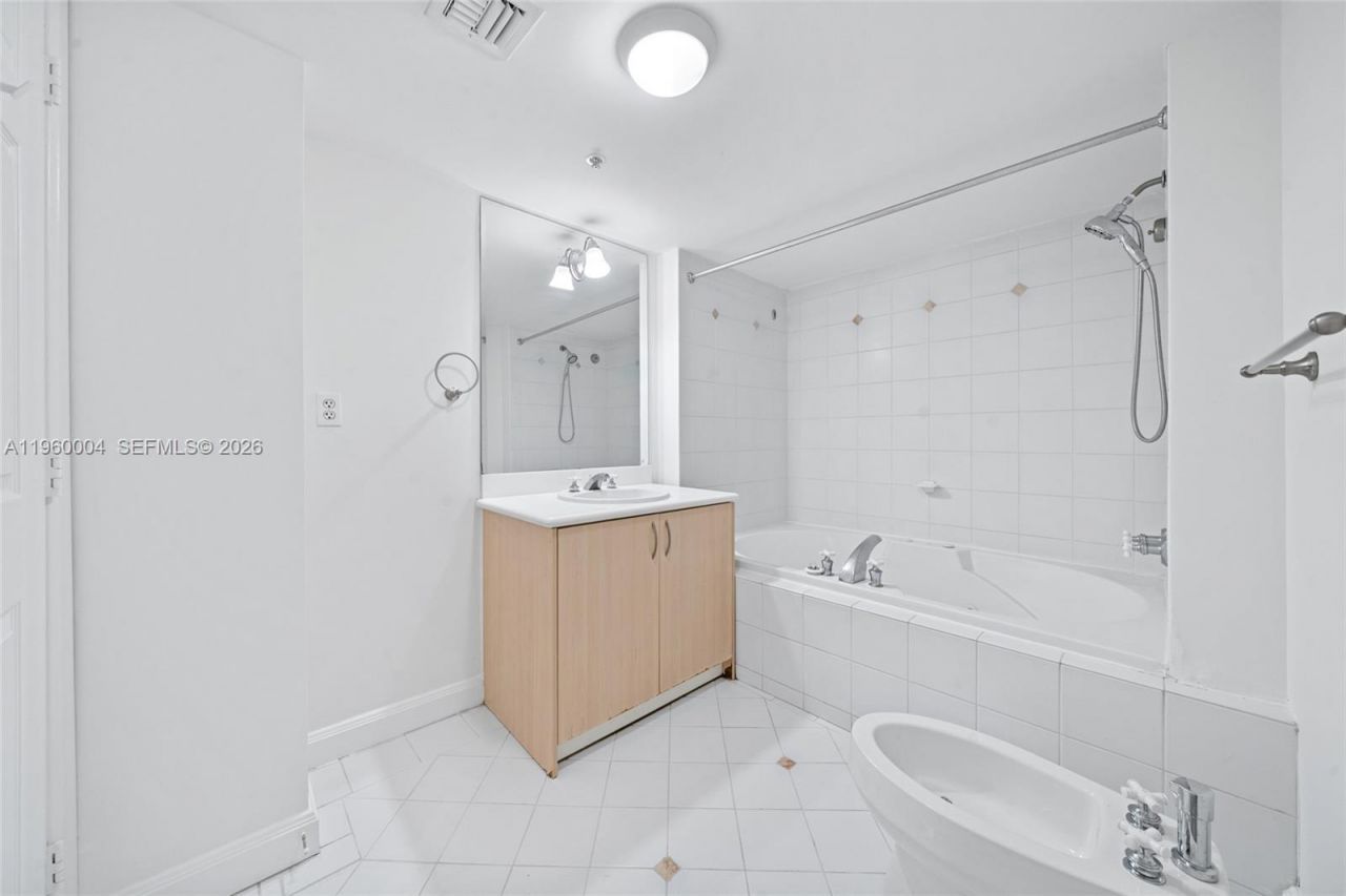 2951 S Bayshore Dr, Unit PH-3, Miami, FL 33133 Photo