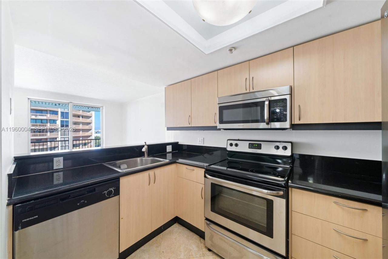 2951 S Bayshore Dr, Unit PH-3, Miami, FL 33133 Photo