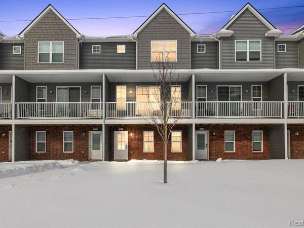 3951 Trailwaycommons Circle, Auburn Hills, MI 48326