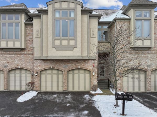 1407 W Rue Paris Place, Inverness, IL 60067