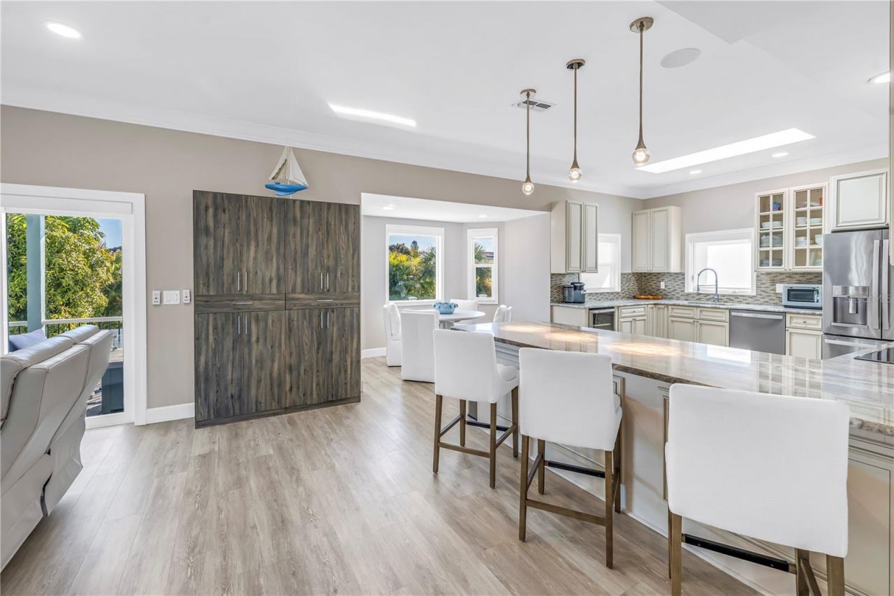 289 8th Avenue N, Tierra Verde, FL 33715 Photo