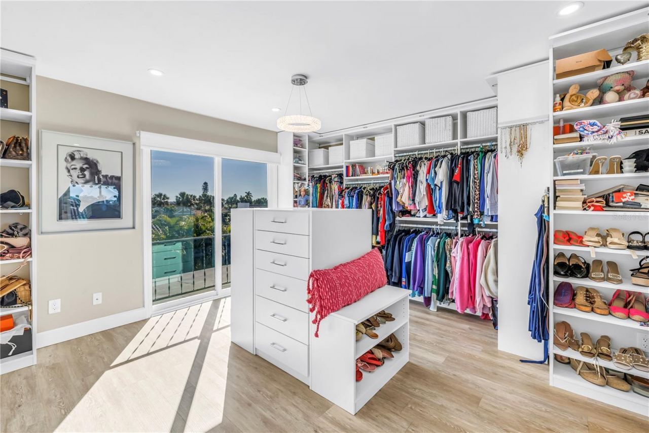 289 8th Avenue N, Tierra Verde, FL 33715 Photo