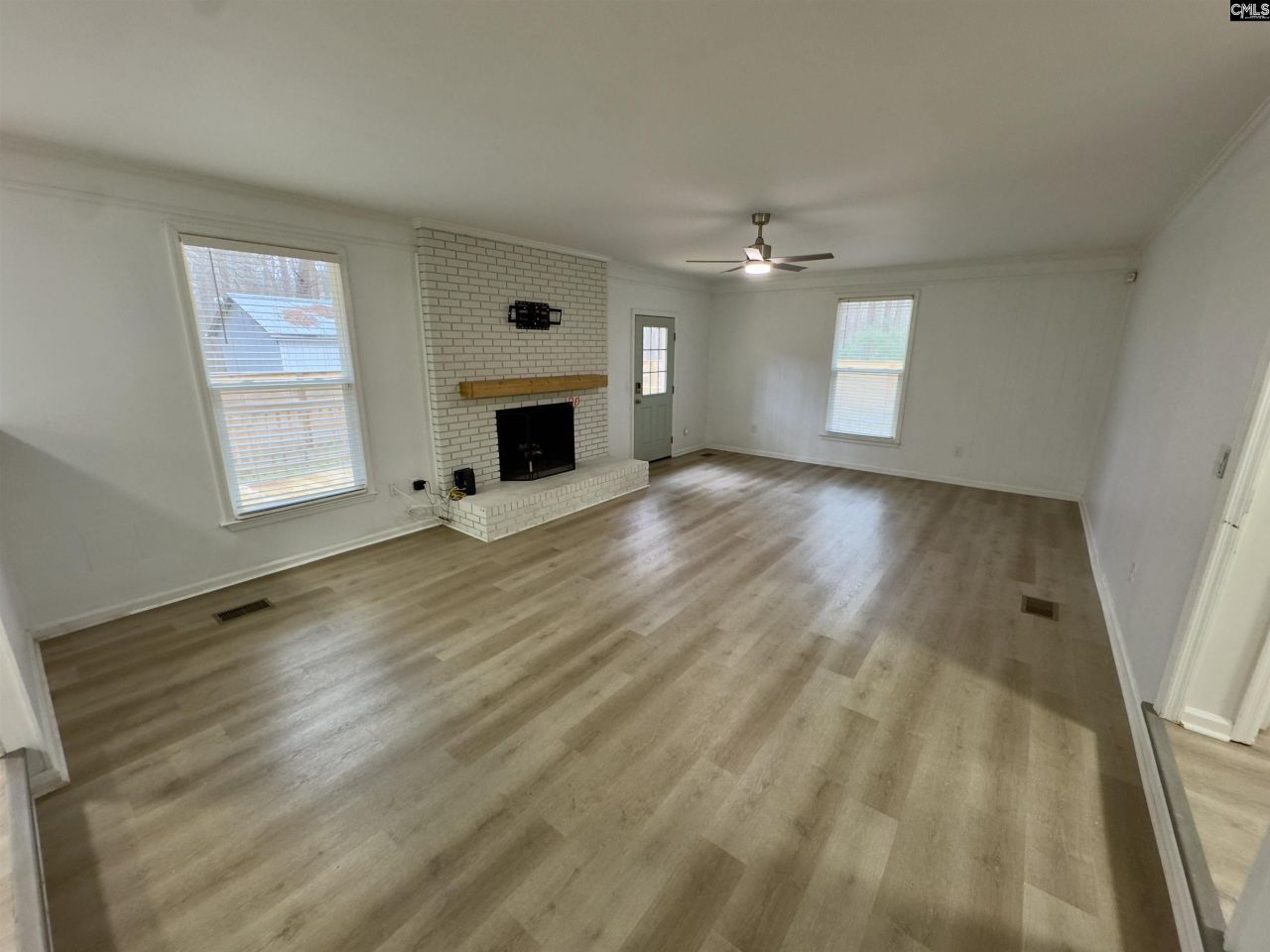 1071 Elgin Road Photo 12